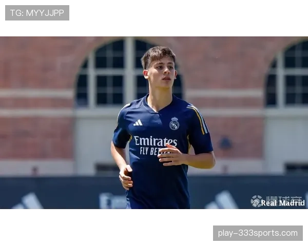 居莱尔更适合边锋还是中场？战术角色与体系适配分析