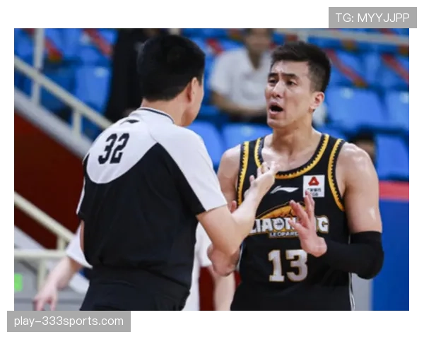 为什么裁判有时对犯规视而不见？有利进攻原则这样判