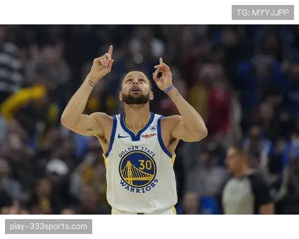 威金斯无球切入制造空位助库里三分，较上季更稳定